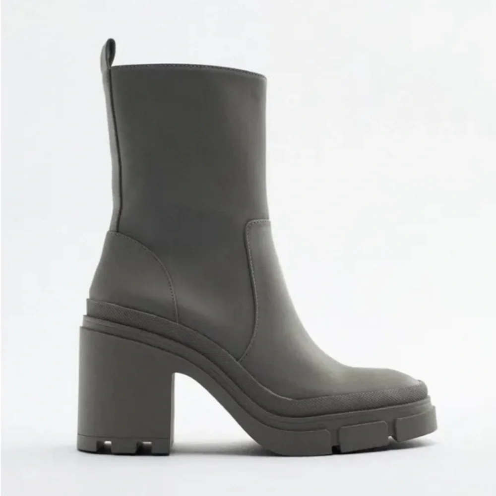 ZARA RUBBERIZED HEELED ANKLE‎ BOOTS